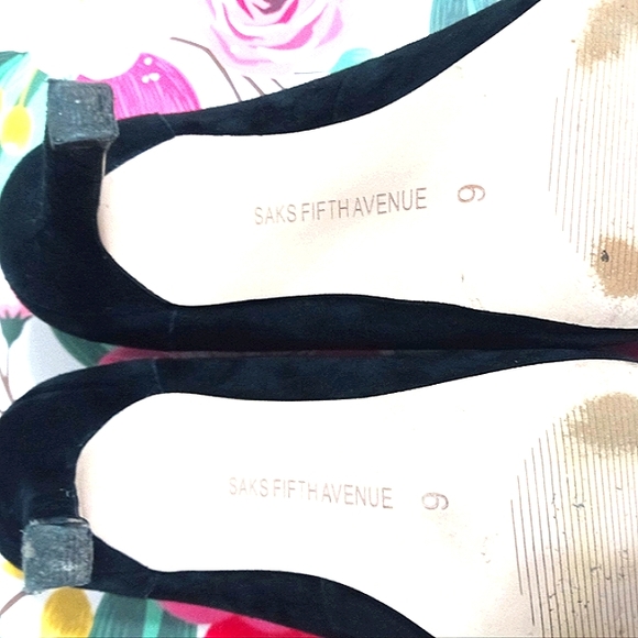 SOLD!!!Vintage Saks fifth avenue black suede pumps - Picture 7 of 14